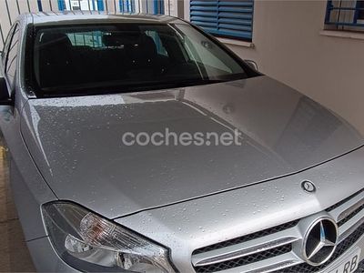 Usado Mercedes A180 Style 109 CV (80 kW) 2016 Gris / plata Berlina