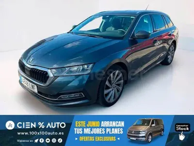 Usado Skoda Octavia Style 150 CV (110 kW) 2022 Gris / plata Familiar
