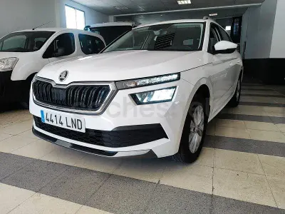 Usado Skoda Kamiq Ambition 110 CV (80 kW) 2021 Blanco SUV