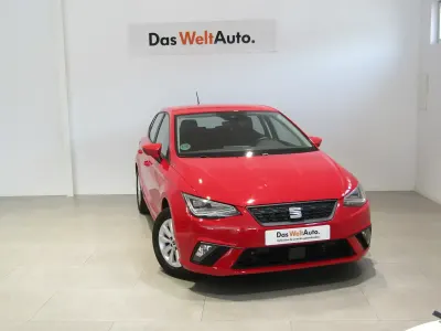 Usado Seat Ibiza Style Plus 110 CV (80 kW) 2022 Rojo Utilitario