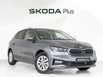 Usado Skoda Fabia Ambition 80 HP (58 kW) 2023 Cinzento Sedan