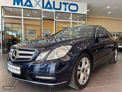 Usado Mercedes E220 Avantgarde 163 CV (119 kW) 2011 Azul Coupe