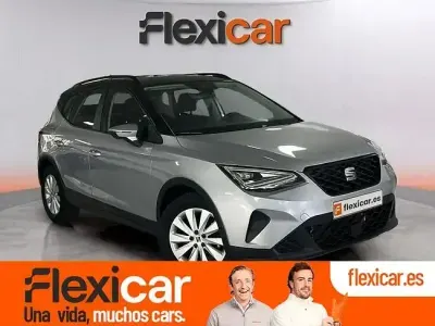 Usado Seat Arona Style 110 CV (80 kW) 2022 Gris SUV