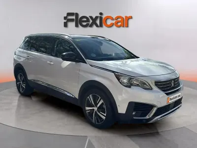 Usado Peugeot 5008 Allure 131 CV (96 kW) 2018 Blanco SUV