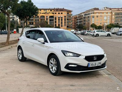Usado Seat Leon Style 110 CV (80 kW) 2021 Blanco Berlina