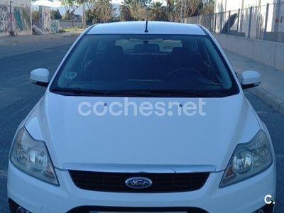 Usado Ford Focus Trend 90 CV (66 kW) 2008 Blanco Familiar