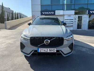 Usado Volvo XC60 Plus 250 CV (183 kW) 2025 Gris / plata SUV