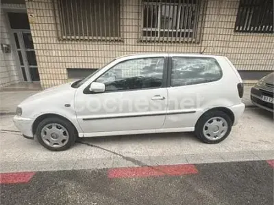Usado VW Polo Conceptline 50 CV (36 kW) 1999 Blanco Berlina