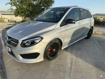 Usado Mercedes B220 AMG line 177 CV (130 kW) 2017 Gris / plata Monovolumen
