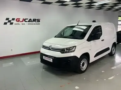 Usado Citroën Berlingo 100 CV (73 kW) 2019 Blanco Monovolumen