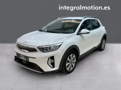 Usado Kia Stonic 100 HP (73 kW) 2022 Branco SUV