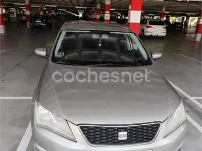 Usado Seat Toledo Ecomotive 105 CV (77 kW) 2013 Gris / plata Utilitario