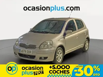 Usado Toyota Yaris Luna 87 CV (63 kW) 2004 Gris Utilitario