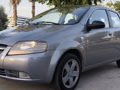 Usado Chevrolet Kalos SE 94 CV (69 kW) 2007 Azul Berlina