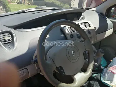 Usado Renault Scénic Privilege 120 CV (88 kW) 2004 Gris / plata Monovolumen