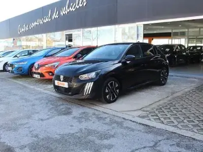 Usado Peugeot 208 Allure 103 CV (75 kW) 2025 Negro Utilitario