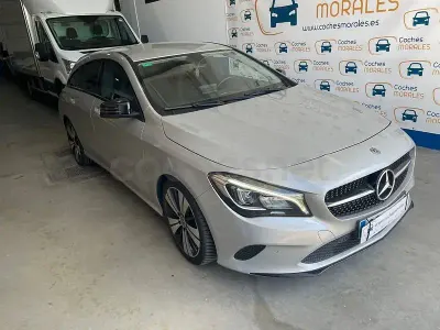 Usado Mercedes CLA200 Shooting Brake 136 CV (100 kW) 2017 Gris / plata Familiar
