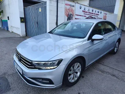 Usado VW Passat Business 150 CV (110 kW) 2021 Gris / plata Berlina