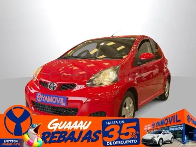 Usado Toyota Aygo 68 CV (50 kW) 2009 Rojo Utilitario
