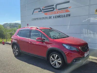 Usado Peugeot 2008 Allure 120 CV (88 kW) 2017 Granate SUV