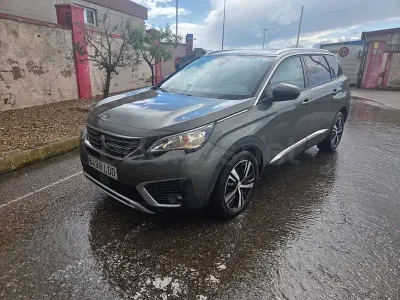 Używany Peugeot 5008 Allure 130 KM (95 kW) 2019 Szary SUV