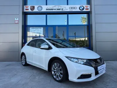 Usado Honda Civic Executive 120 CV (88 kW) 2014 Blanco Berlina