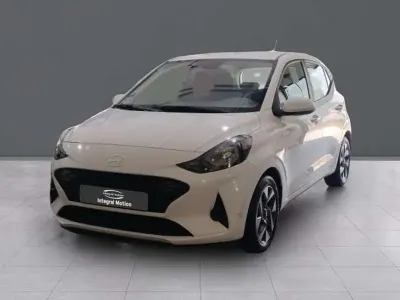 Usado Hyundai i10 67 CV (49 kW) 2024 Verde Utilitario