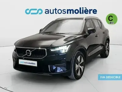 Käytetty Volvo XC40 Core 129 HP (94 kW) 2023 Musta Katumaasturi