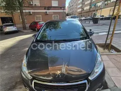 Usado Peugeot 208 82 CV (60 kW) 2013 Gris / plata Utilitario