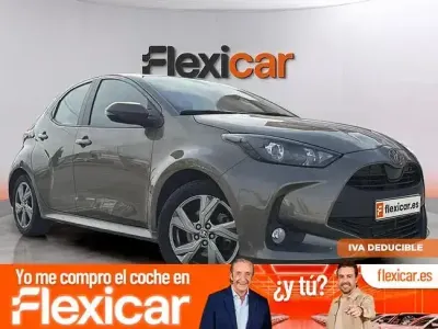 Usado Toyota Yaris Active 116 CV (85 kW) 2025 Marrón Utilitario