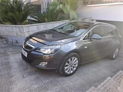 Usado Opel Astra Excellence 125 CV (91 kW) 2011 Marrón Familiar