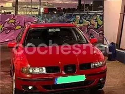 Käytetty Seat Leon Stella 105 HP (77 kW) 2003 Punainen Viistoperä
