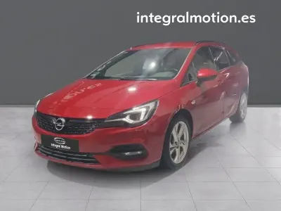 Usado Opel Astra GS Line 130 CV (95 kW) 2021 Rojo Familiar