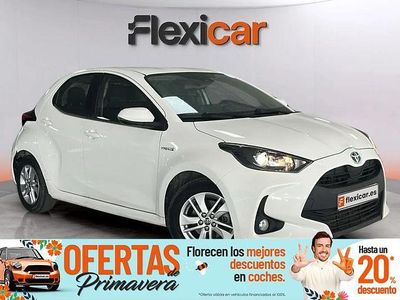 Usado Toyota Yaris Hybrid Active 116 CV (85 kW) 2021 Blanco Berlina