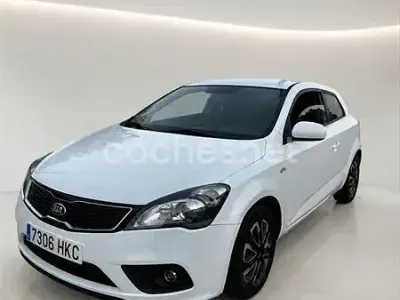 Usado Kia ProCeed 90 CV (66 kW) 2012 Blanco Utilitario