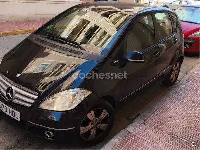 Usado Mercedes A180 Avantgarde 109 CV (80 kW) 2011 Negro Utilitario