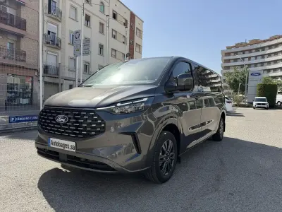 Nuevo Ford Tourneo Custom Titanium 170 CV (125 kW) 2026 Gris Van