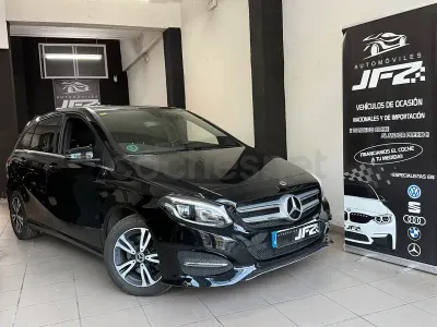 Usado Mercedes B200 136 CV (100 kW) 2018 Negro Monovolumen
