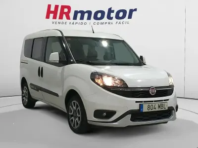Usado Fiat Doblò Trekking 120 CV (88 kW) 2022 Blanco Monovolumen