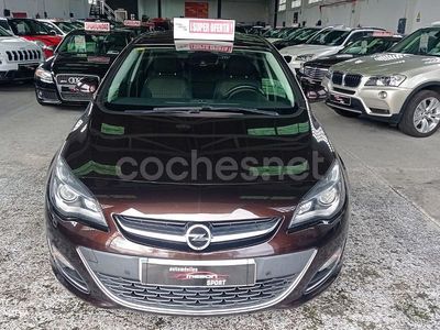 Marrón Usado 2015 Opel Astra Elegance Berlina | 8490 € (Precio justo)