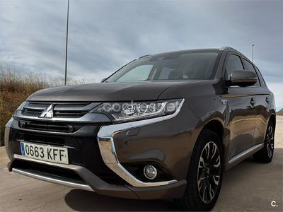 Usado Mitsubishi Outlander P-HEV 203 CV (149 kW) 2017 Marrón SUV