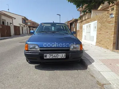 Usado Ford Orion Ghia 102 CV (75 kW) 1988 Azul Berlina