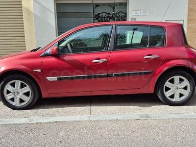 Usado Renault Mégane II Dynamique 115 CV (84 kW) 2003 Granate Berlina
