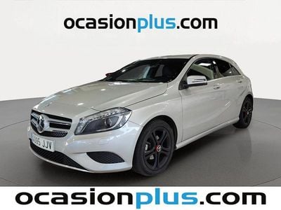 Usado Mercedes A180 Urban 109 CV (80 kW) 2015 Gris plata Utilitario