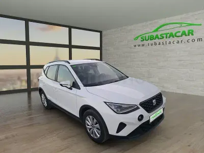 Usado Seat Arona Style Plus 110 CV (80 kW) 2022 Blanco SUV