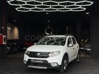 Usado Dacia Sandero Comfort 90 CV (66 kW) 2019 Blanco Berlina