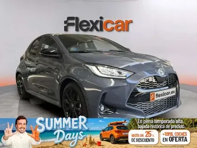 Usado Toyota Yaris Sport 131 CV (96 kW) 2025 Gris Utilitario