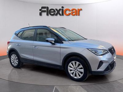 Usado Seat Arona Style 110 CV (80 kW) 2022 Gris SUV