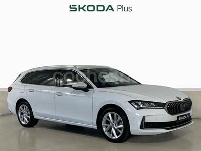 Blanco Usado 2024 Skoda Superb Selection Familiar | 32.000 € (Buen precio)