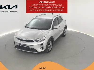 Usado Kia Stonic 100 CV (73 kW) 2024 Gris SUV